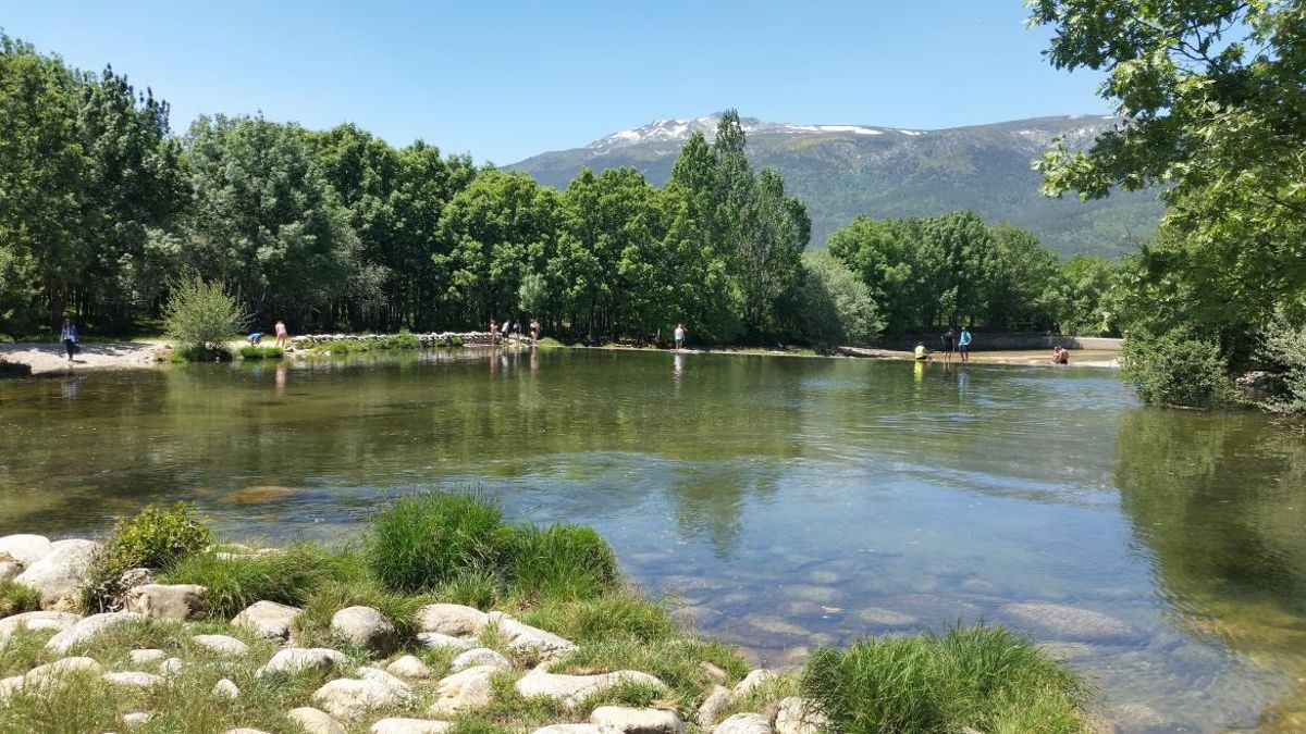Entorno de las piscinas naturales de las Presillas, en Rascafría.