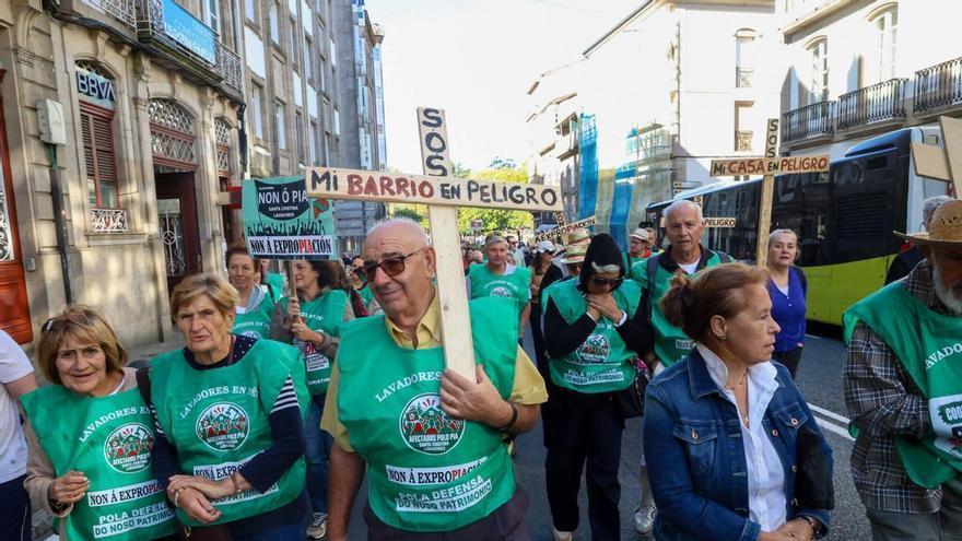 Más de 600 personas recorren Santiago contra los PIA: «Detrás de cada parcela expropiada hai unha familia»