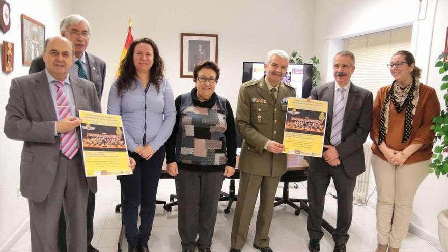 Representantes de Caja Rural, Subdelegación de Defensa, Diputación y las organizaciones beneficiarias.