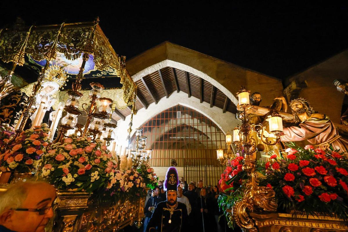 La Dolorosa del Grao y Jesús Nazareno se encuentran frente a las Atarazanas