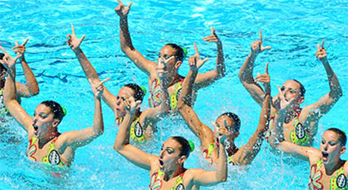 El conjunt espanyol de natació sincronitzada, durant l’exercici amb què ha guanyat la medalla de plata. El conjunt espanyol de natació sincronitzada, durant l’exercici amb què ha guanyat la medalla de plata.