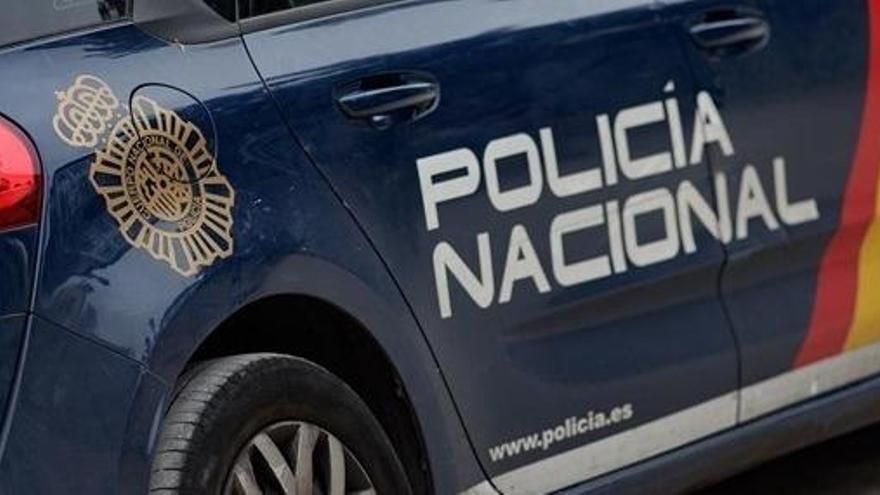 Entran a robar en un piso habitado del barrio de Abastos descolgándose por la fachada