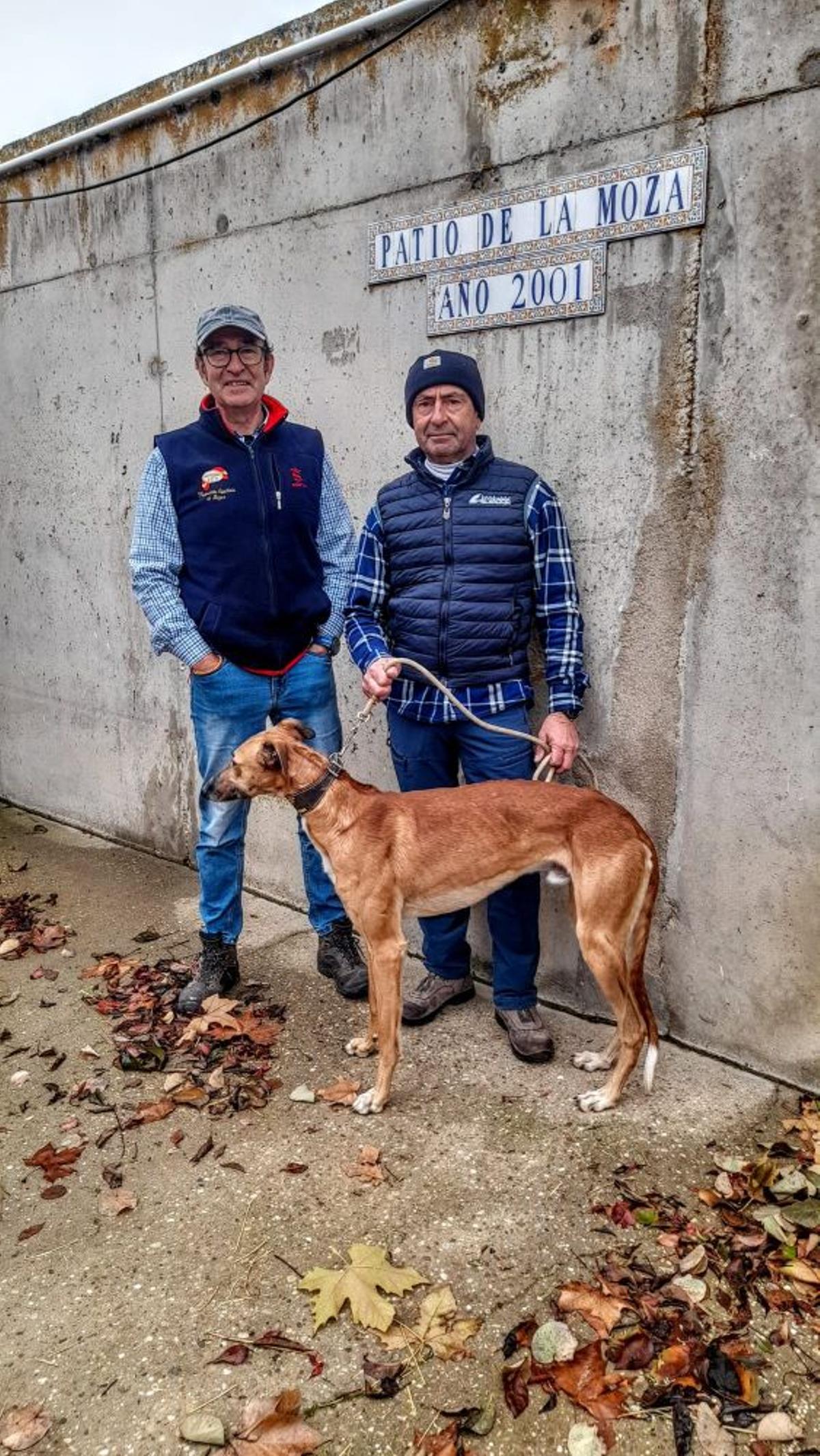Los hermanos Castrillo, con sus perros y caballos