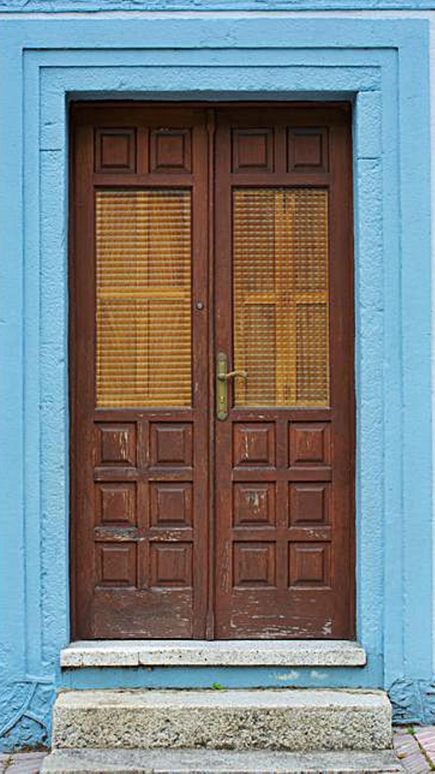 Las puertas de la casa de “To”. 