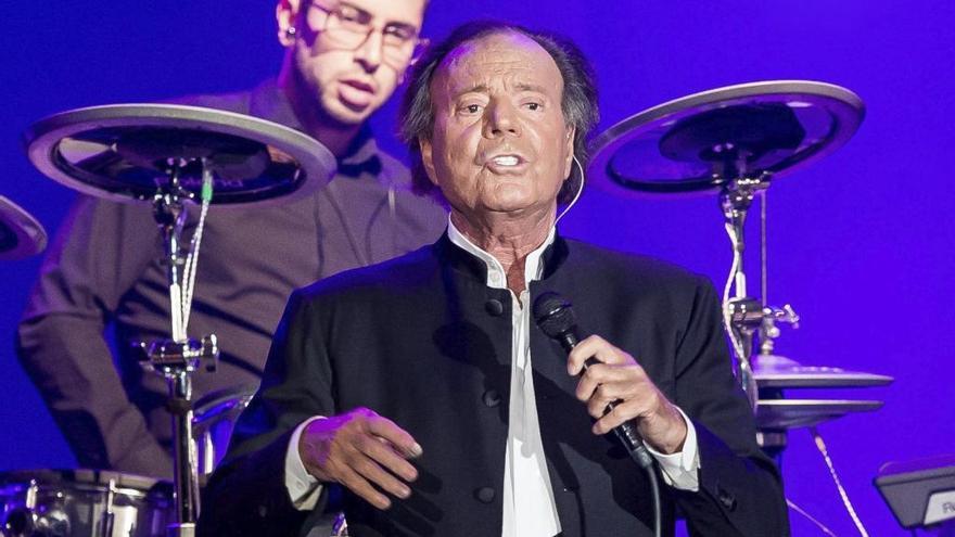 Julio Iglesias.