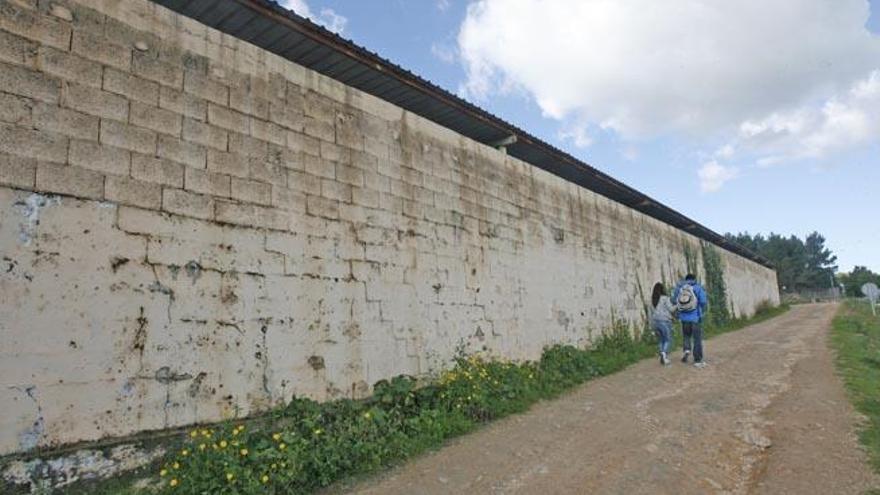 Pared de  Maderas Planells que acogerá el mural anti prospecciones.