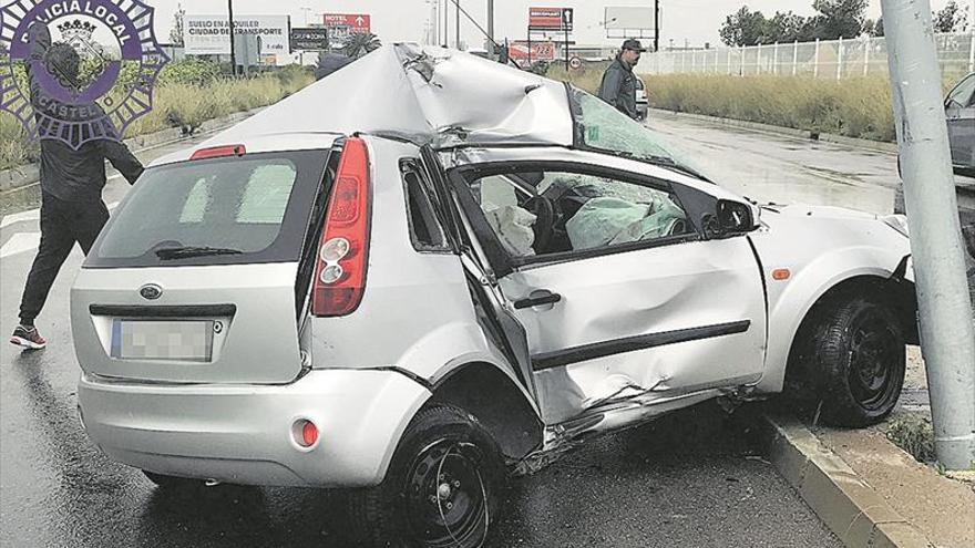 Fallece al salirse de la carretera y chocar con una farola en Castellón