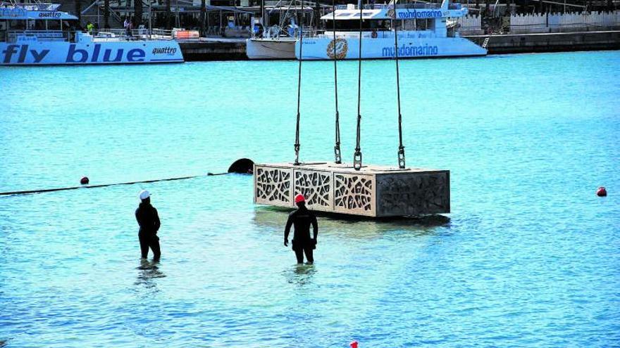 La marina de megayates, reconocida a nivel internacional por el uso de hormigón ecológico