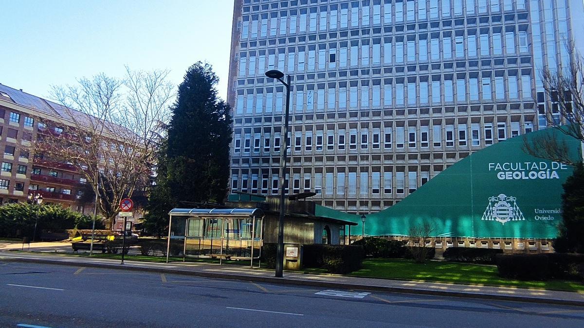 El espacio que albergará la nueva marquesina en Oviedo.