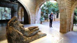 La escultura’Nu’, de Frederic Marès, acupa el patio del Museu Marès en el 70º aniversario del centro. 