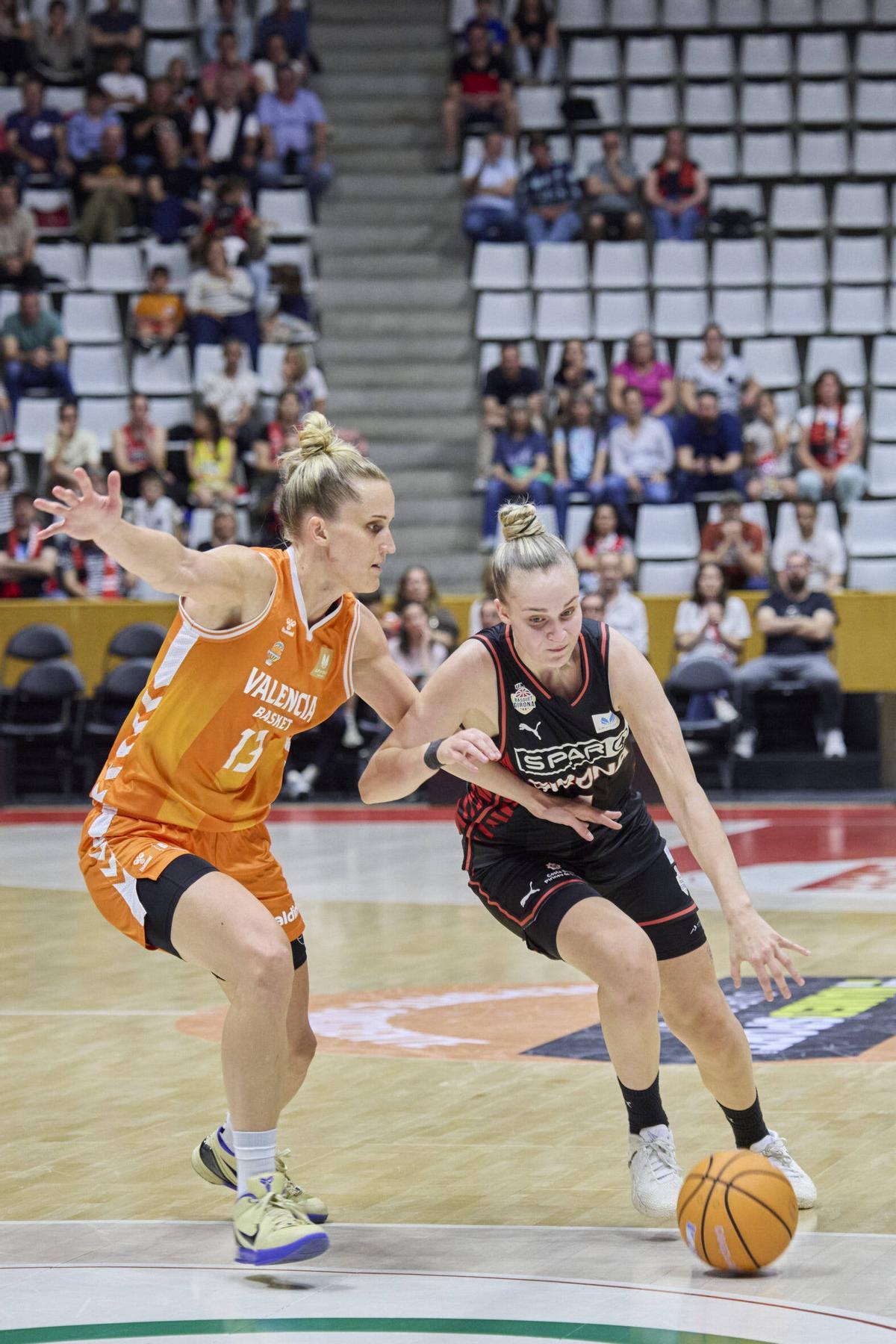 Les imatges del partit de tornada de la semifinal del play-off entre l'Spar Girona i el València
