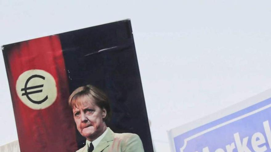 Merkel, como un Hitler al servicio del euro, en una marcha de Pegida.