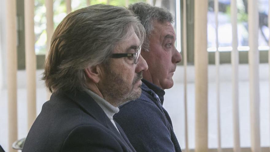 En primer término, Francisco Javier Sendra y, a su derecha, Vicente Manuel Catalá ayer en el juicio.