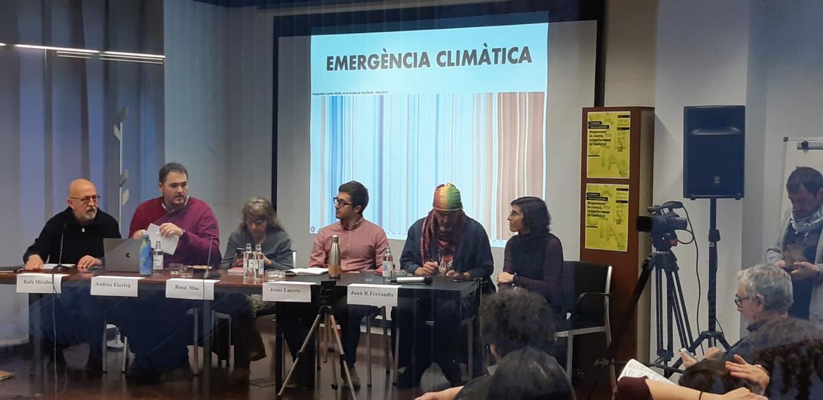 Mesa de trabajo para abordar la Emergencia Climátcia.