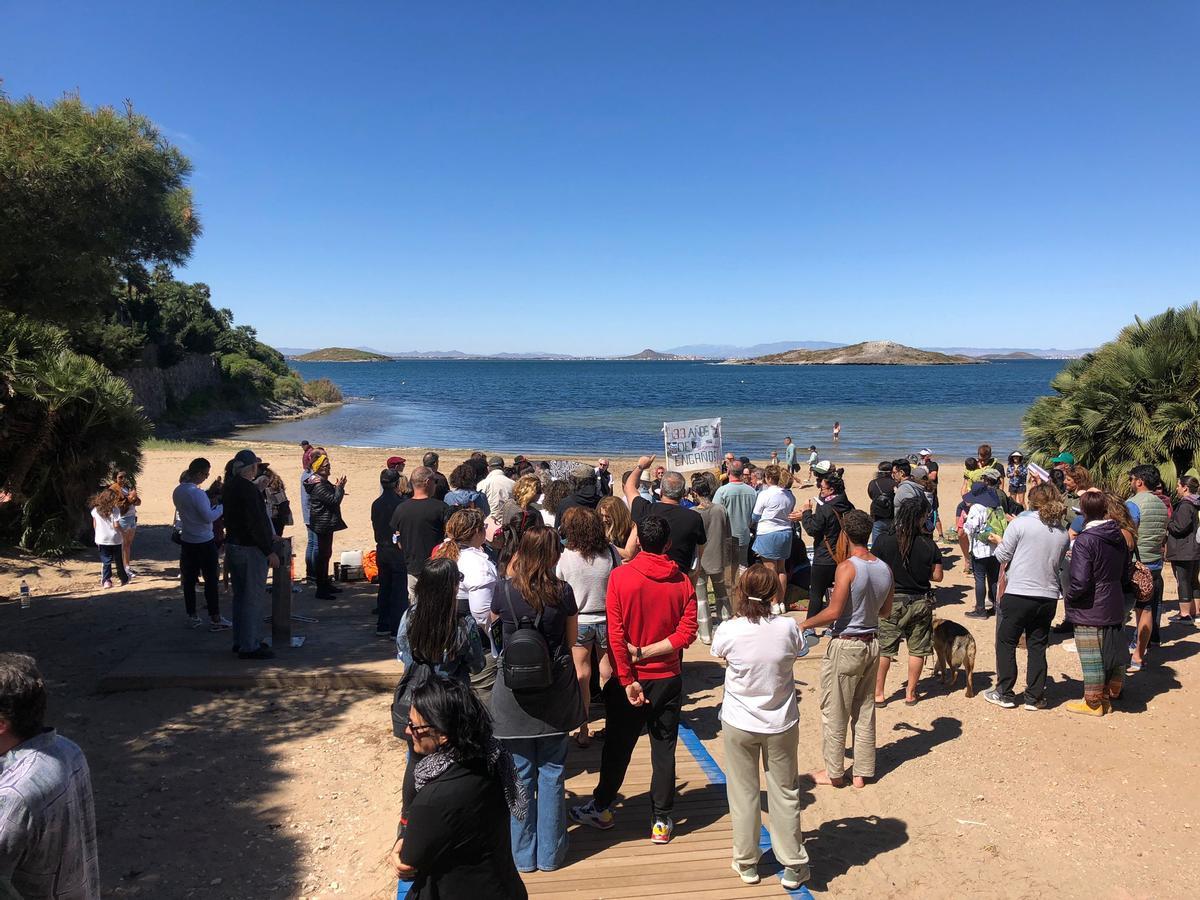 Concentración en la Cala del Pino contra la construcción de un chalet.