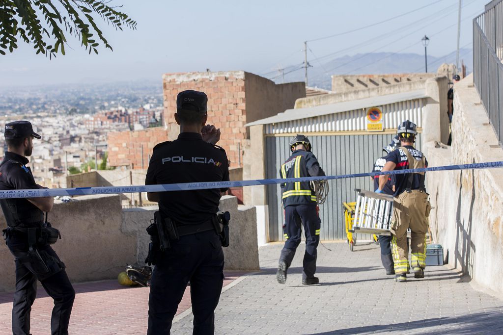 Encuentran muerto a un vecino de Lorca desaparecido encajado en el hueco entre dos casas