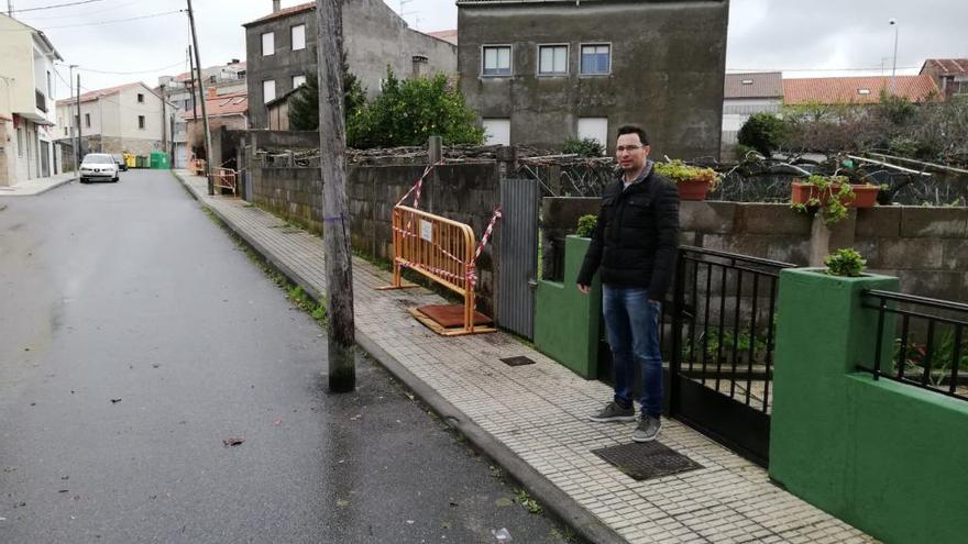 Cambados retranquea los postes eléctricos que invaden aceras y carreteras