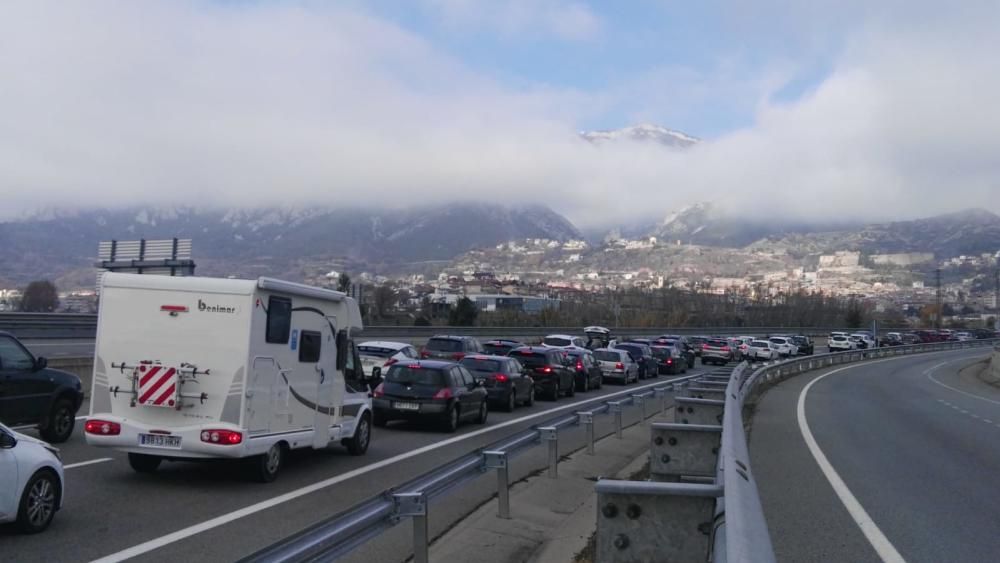 Retencions a la C-16 en el pont de la Puríssima