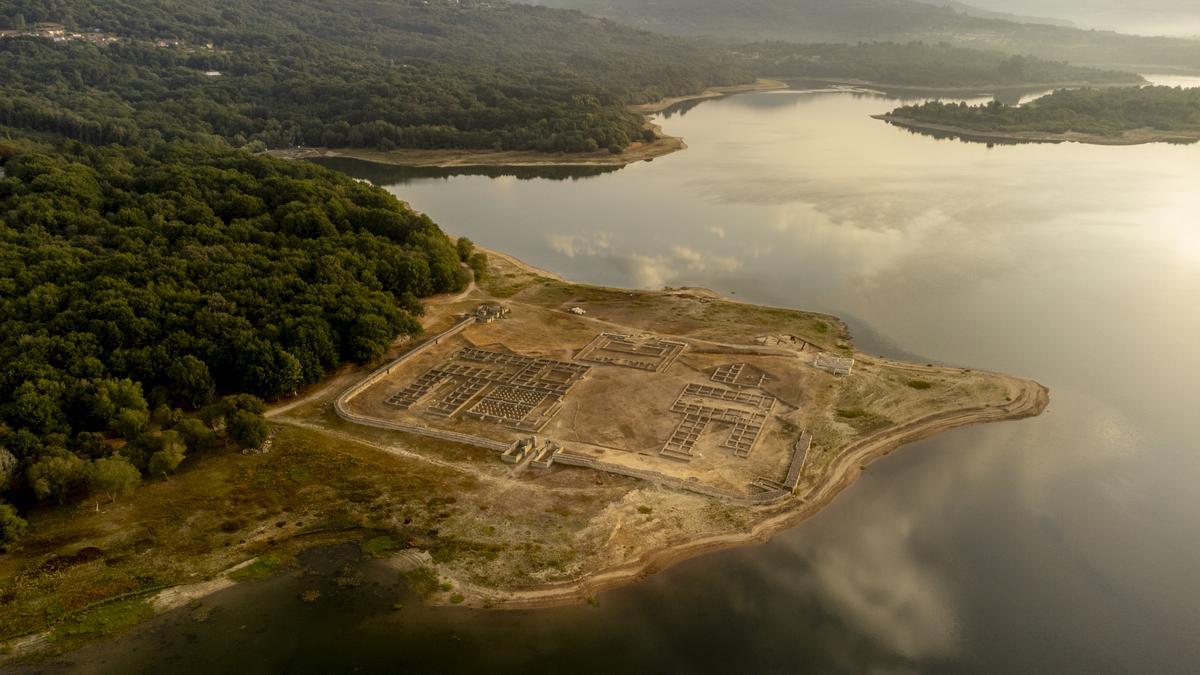 El embalse das Conchas, donde se encuentra el campamento romano, está actualmente al 49,5%.