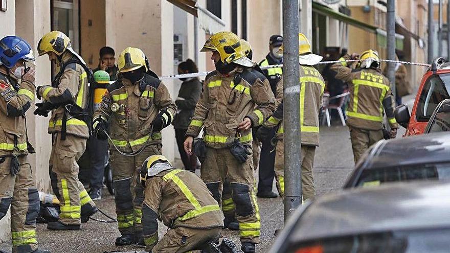 Els Bombers treballant en el lloc de l&#039;incendi.