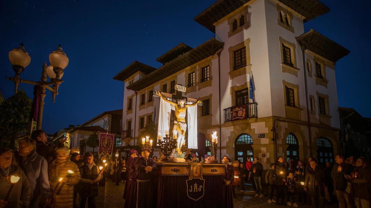 Un paso de la Semana Santa de Villaviciosa