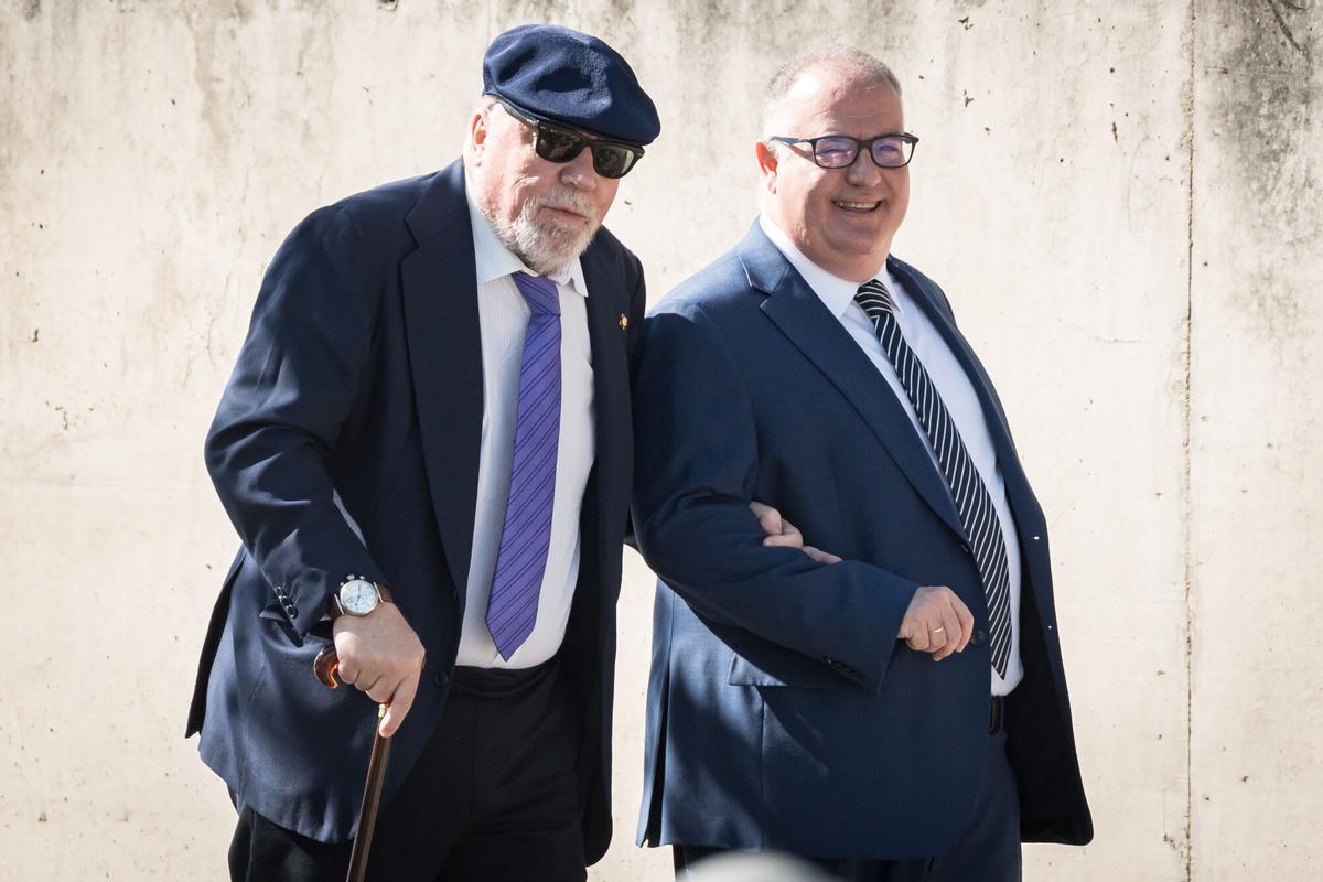 El excomisario José Manuel Villarejo, a su llegada a la Audiencia Nacional, a 1 de junio de 2026, en San Fernando de Henares, Madrid (España). Esta comparecencia del excomisario Villarejo como acusado en la sede de la Audiencia Nacional marca la novena semana del juicio por la Operación Kitchen, la presunta trama parapolicial de espionaje al extesorero del PP Luis Bárcenas. Villarejo, para quien la Fiscalía Anticorrupción solicita la pena más alta del proceso con 19 años de prisión, declara en la misma jornada que el exdirector adjunto operativo de la Policía Nacional, Eugenio Pino. 01 JUNIO 2026 Diego Radamés / Europa Press 01/06/2026. José Manuel Villarejo;Luis Bárcenas;Eugenio Pino;Diego Radamés;category_code_new