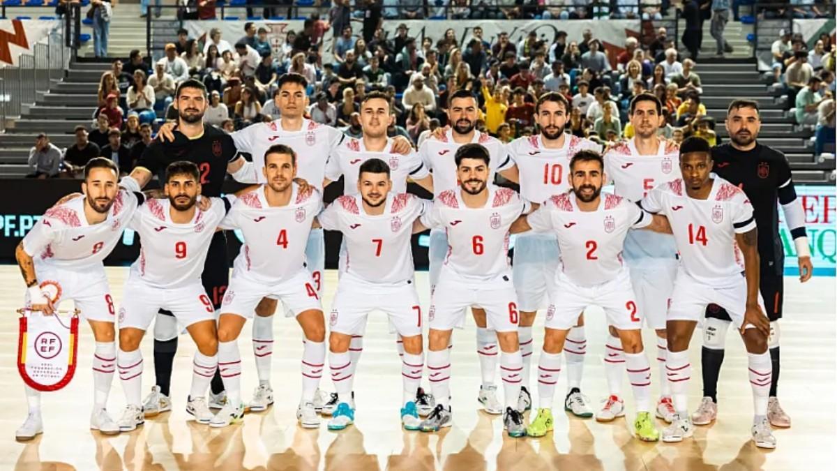 La selección española, en el debut de Velasco