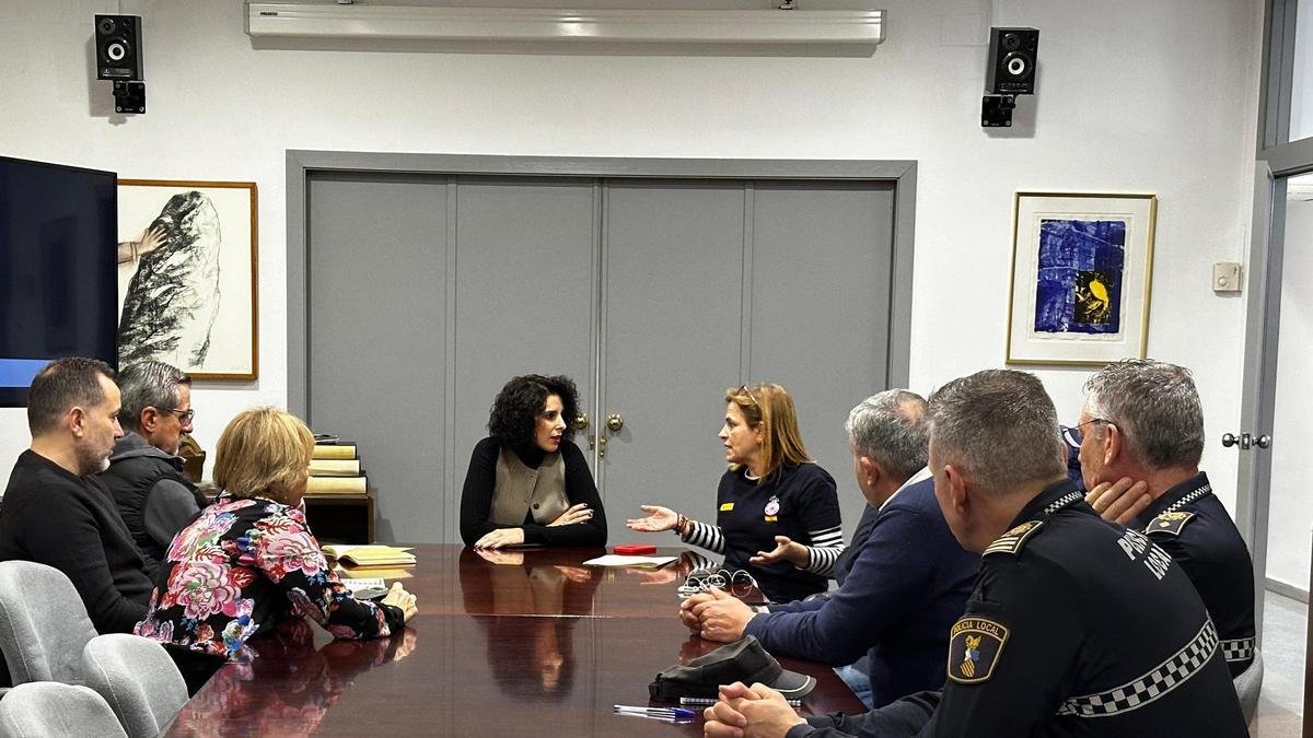 Reunión en Quart de Poblet ocn la delegada del gobierno.