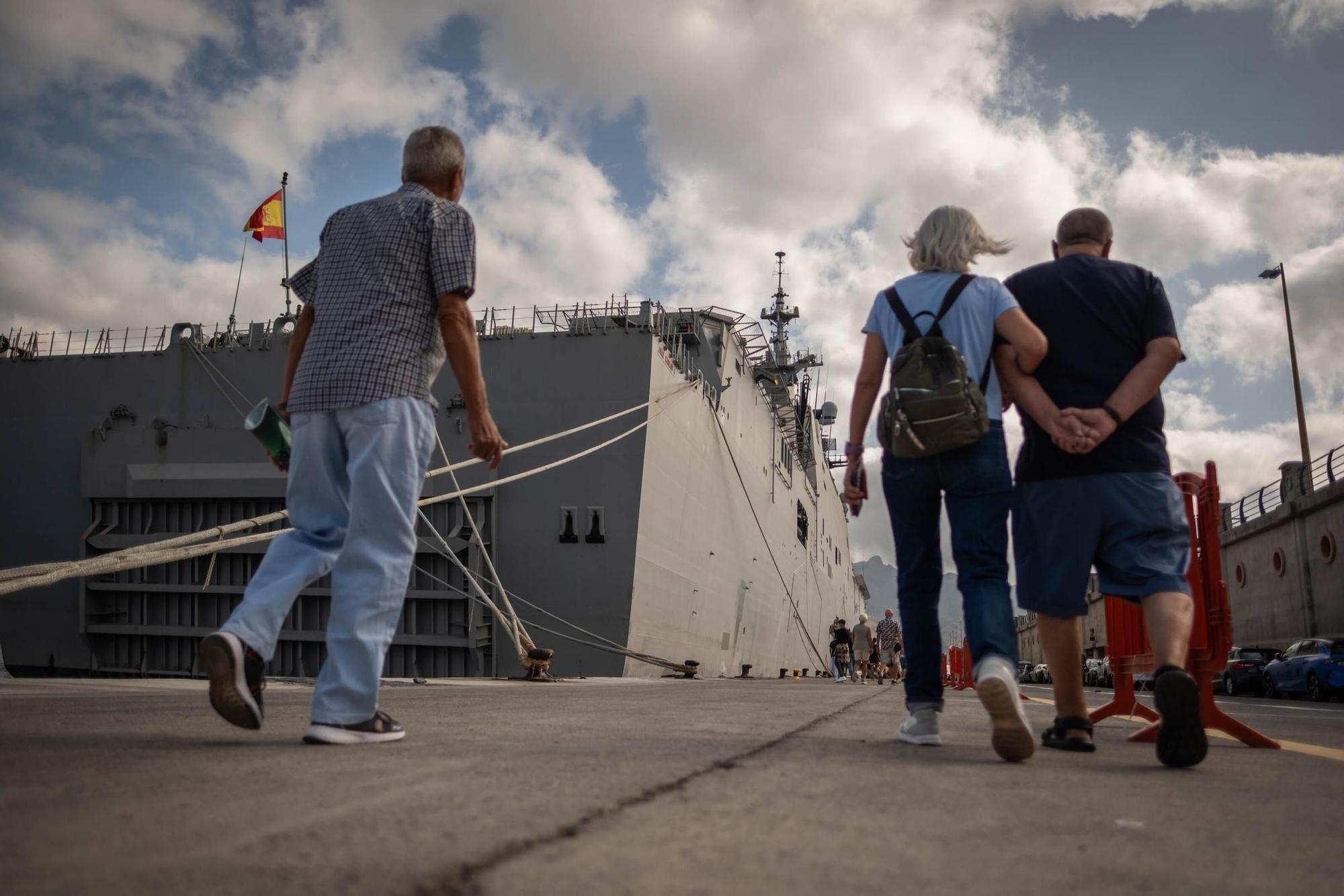 Visita al buque de guerra 'Juan Carlos I'