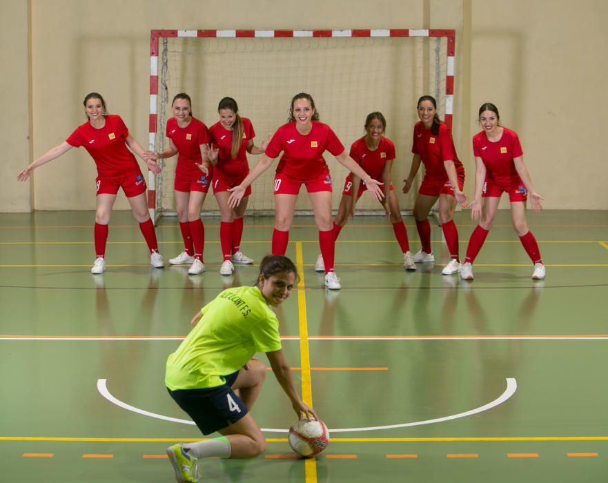 Las jugadoras del Xaloc celebran el ascenso con un partido contra la Bellea del Foc y sus damas