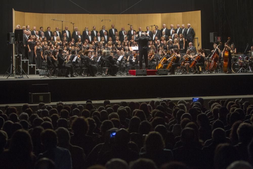 El concierto de la Coral Casablanca, uno de los clásicos del verano vigués, cierra la temporada de conciertos del auditorio del parque de Castrelos