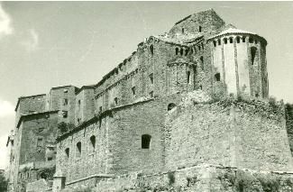 1956. Obres de restauració de l'església de Sant Vicenç del castell