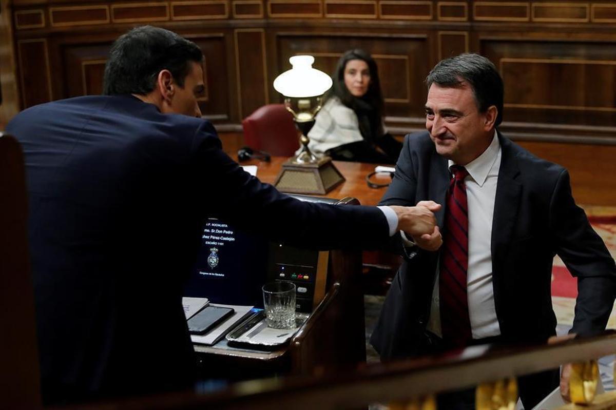 El PNV se compromete con Sánchez más allá de la investidura por ...