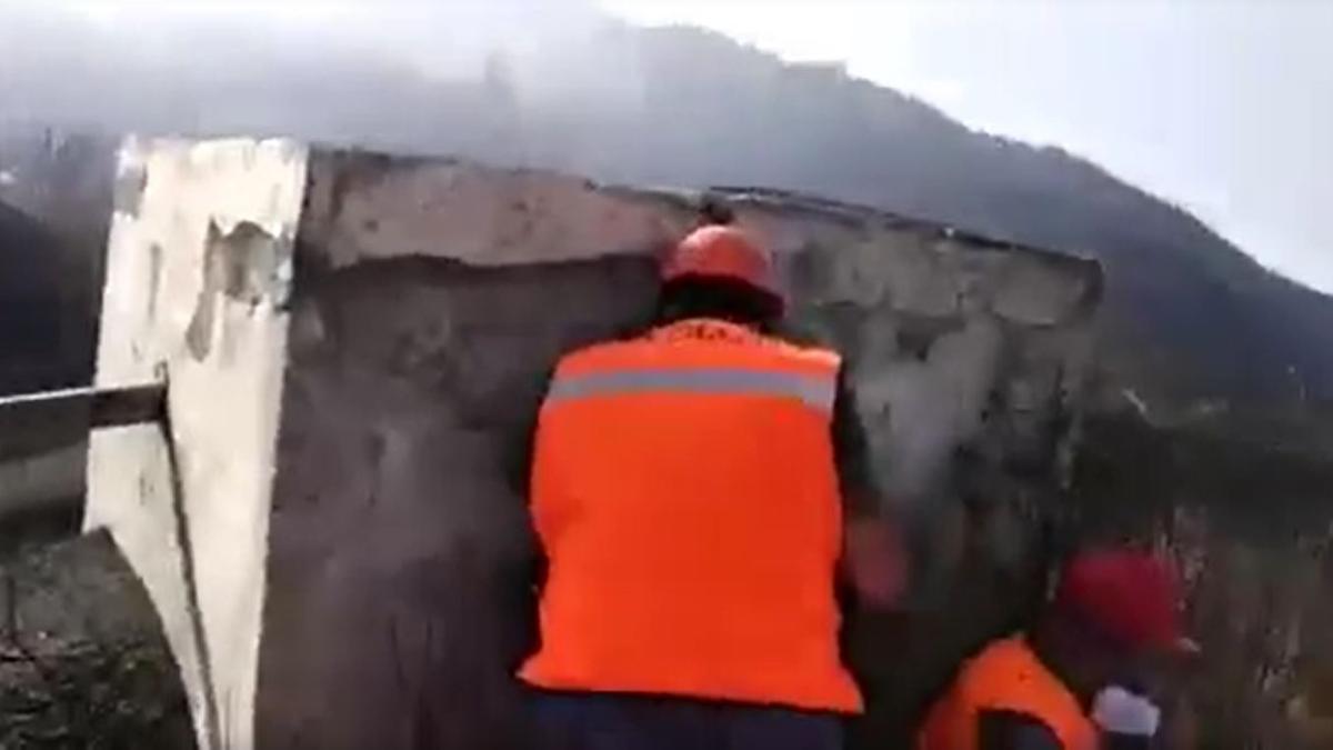 Tres científicos, en apuros en el volcán de La Palma