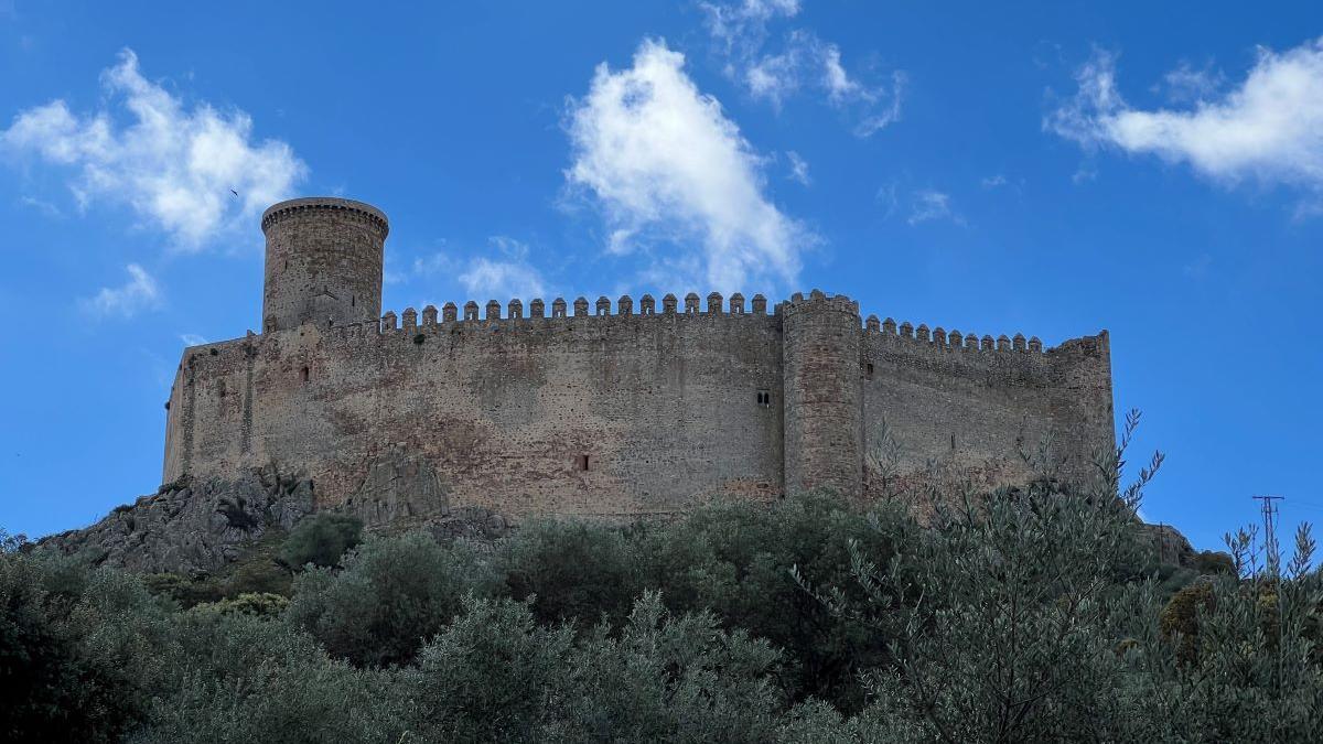 Escapada única: Extremadura en moto. Castillo de Puebla de Alcocer