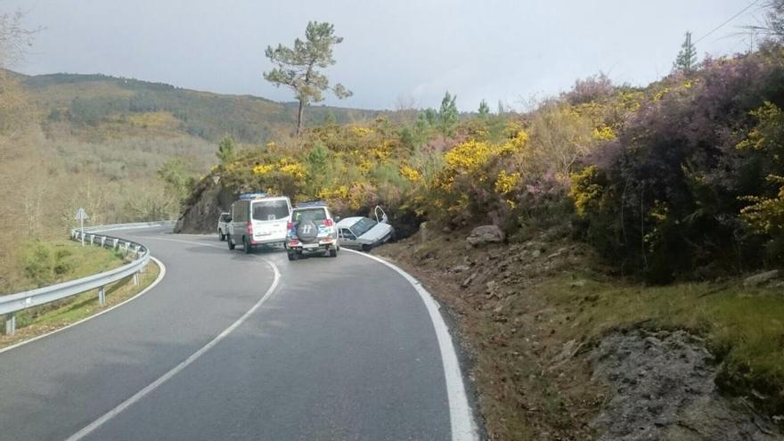 Fallece un hombre de 71 tras una salida de vía en Avión