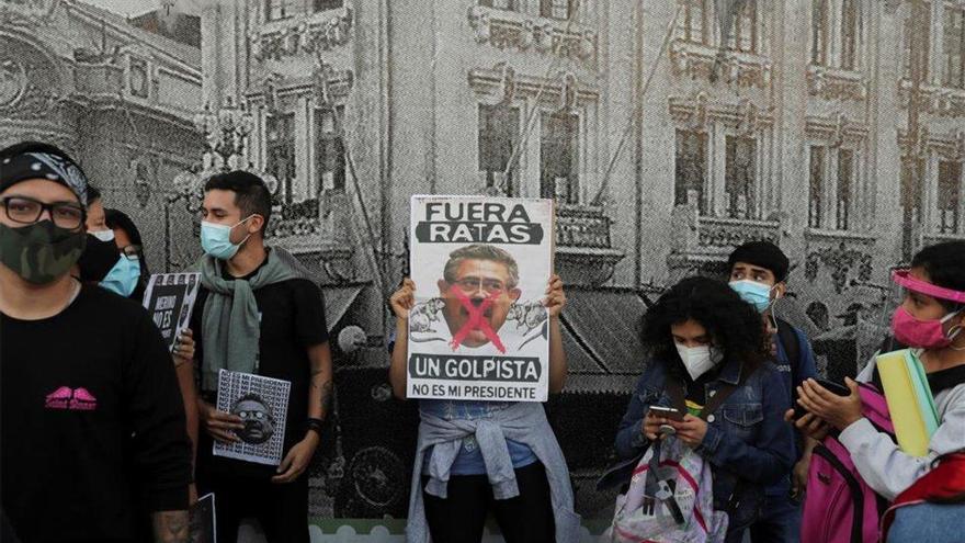 Crece la presión internacional en contra de Manuel Merino por la crisis en Perú