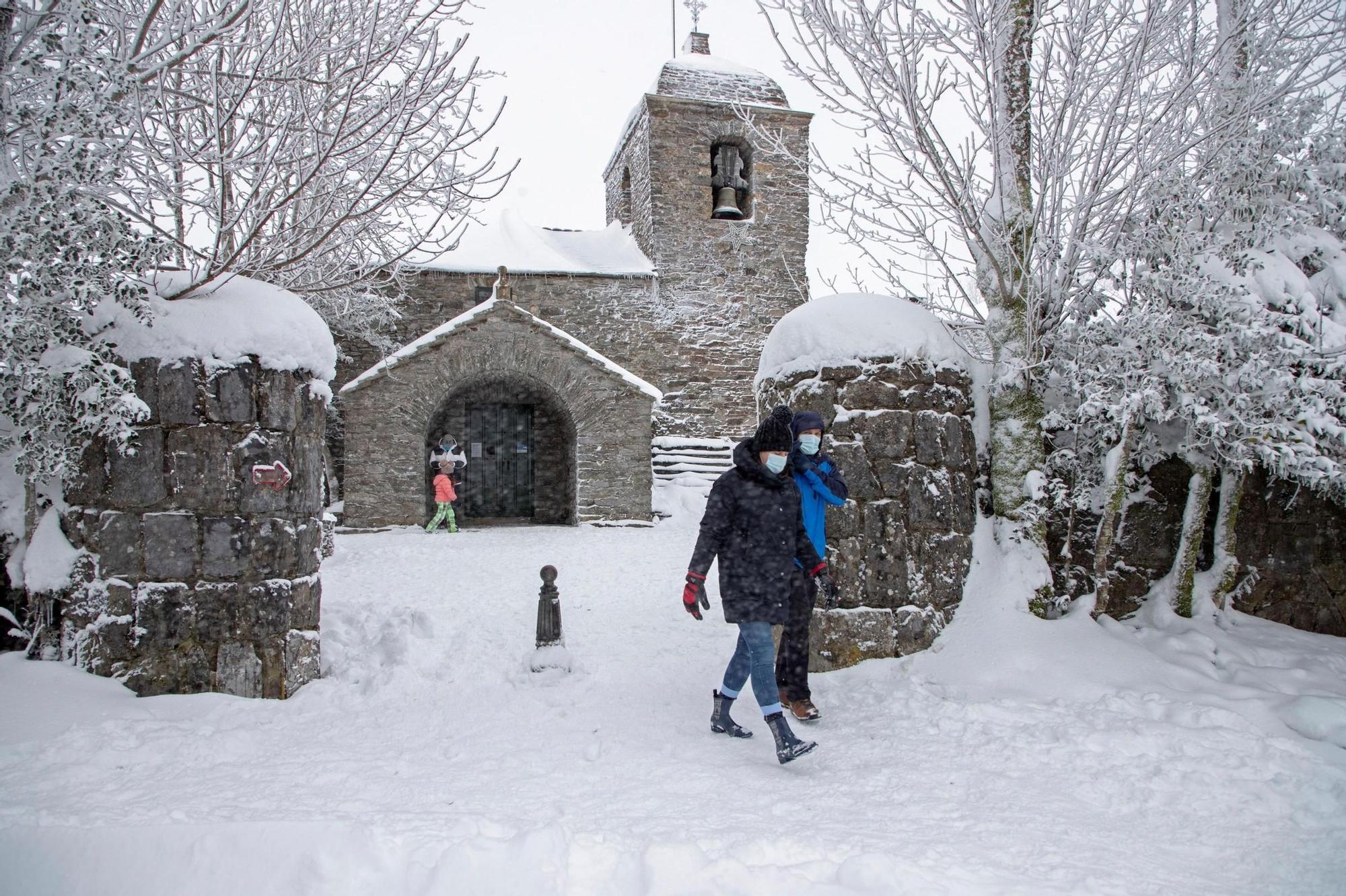 La nieve cubre el fin de semana en Galicia