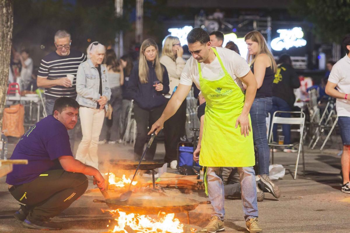 Vila-real viu una multitudinària nit d’empedrats en ple equador de les festes patronals