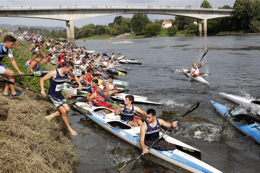 Lucha titánica para mansar el río Miño. // José Lores