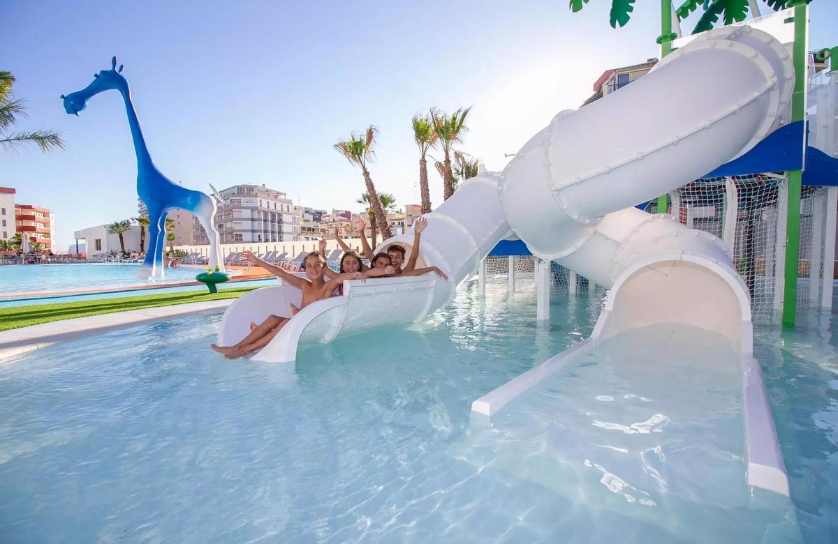 Habrá hinchables, actividades dinamizadas por el equipo de animación del hotel y acceso libre a la piscina para todos los asistentes