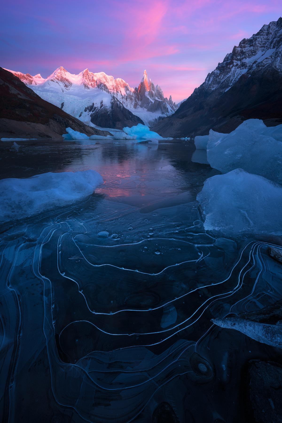 'Crimson Peak'. Laguna Torre, El Chalten (Argentina).