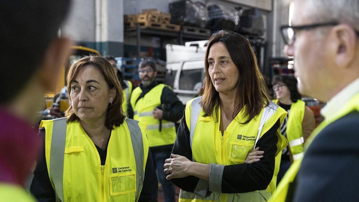 La consellera de Territori, Sílvia Paneque, y la de Educació, Esther Niubó, este martes.