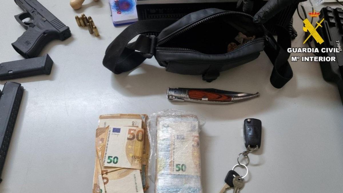 Detenidas tres personas por llevar armas de fuego en el interior de su vehículo en Estepa