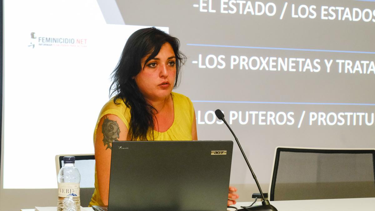 La activista Amelia Tiganus durante una conferencia en Ibiza en 2019.