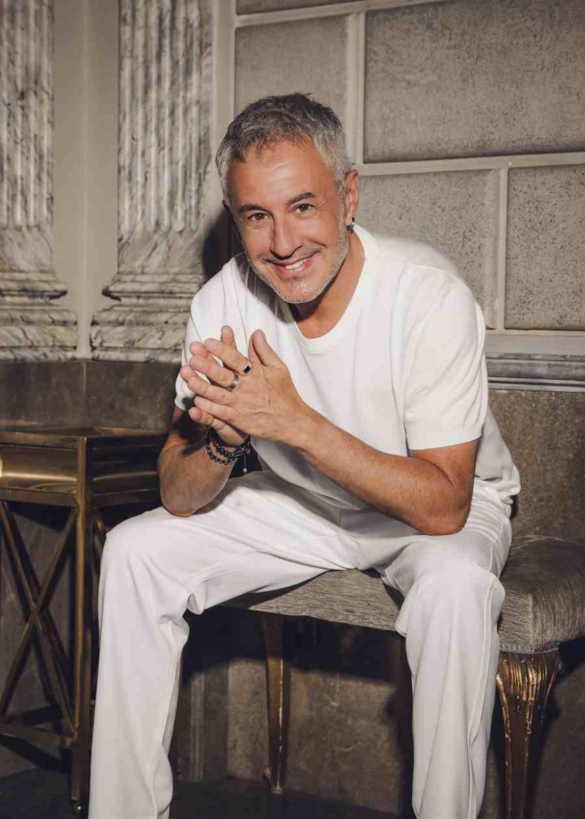 El cantante vuelve a interpretar éxitos de la música italiana.