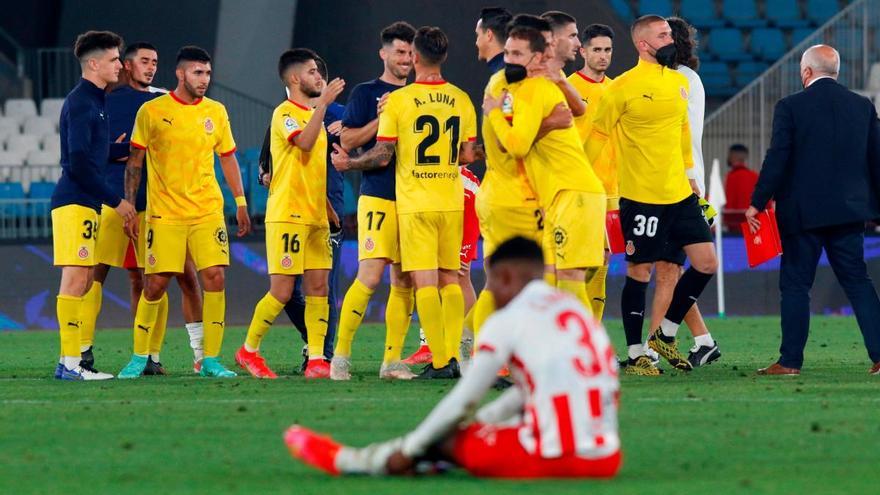 Los jugadores del Girona celebran su pase ante el Almería.