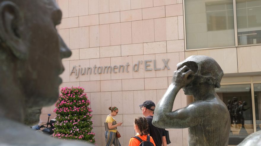 Un horno en el Ayuntamiento de Elche cuando el calor más aprieta