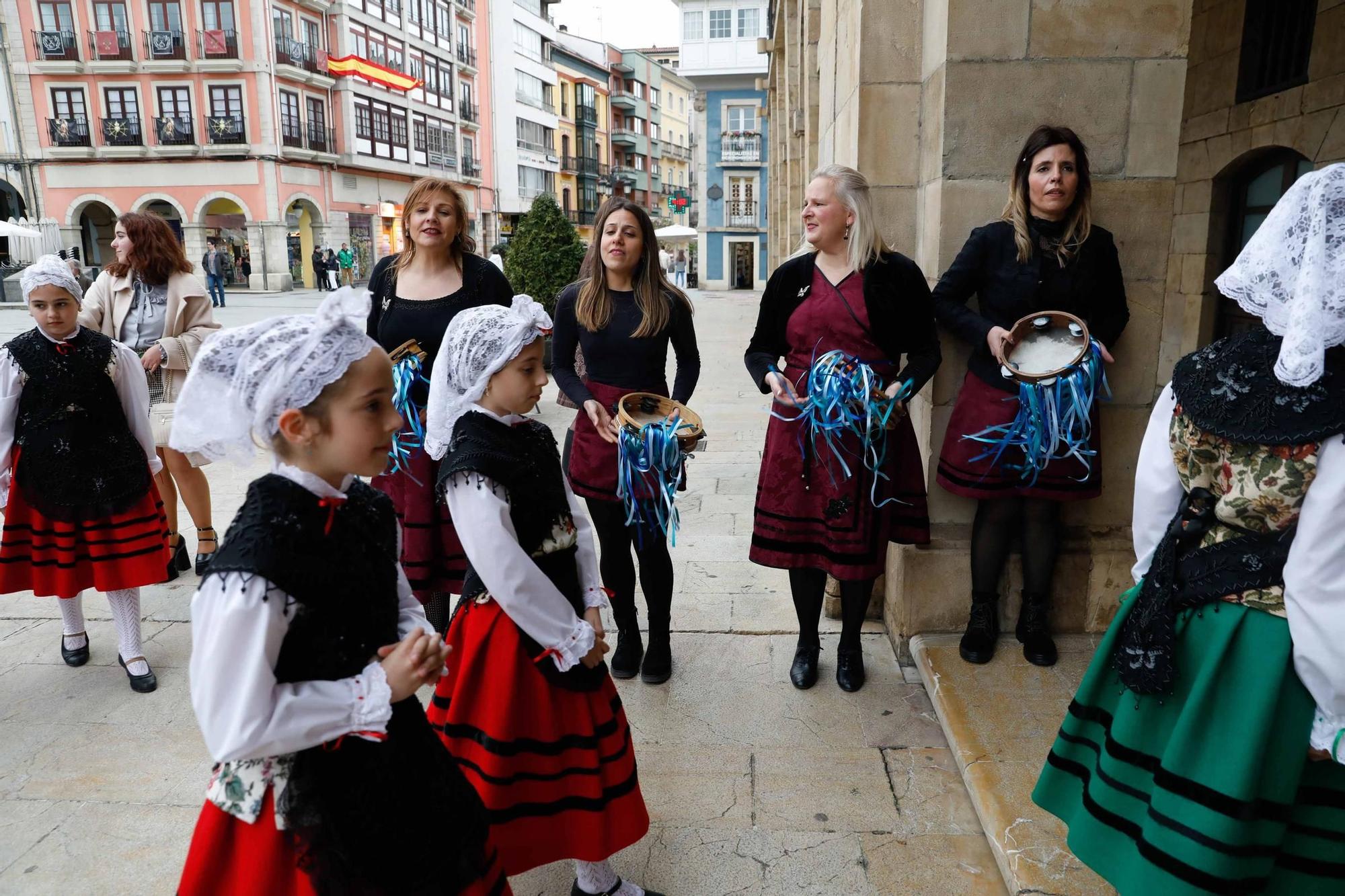 Las fiestas del Bollo ya tienen Xana y Xanina con sus damas de honor