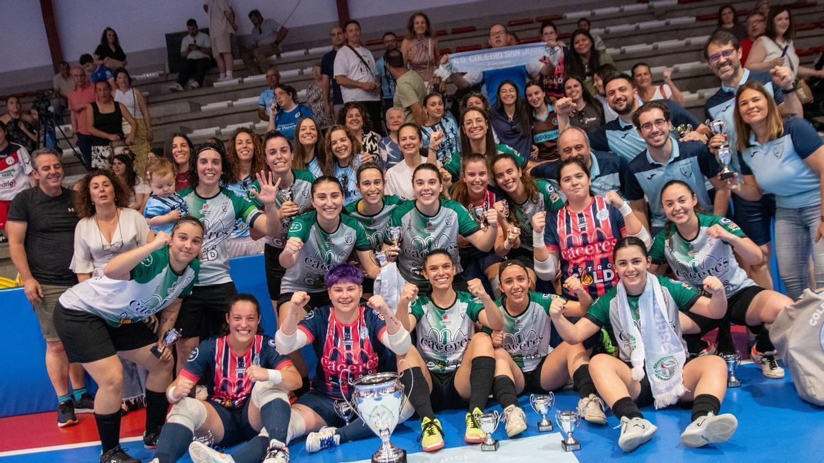 El San José, tras la entrega de la copa.